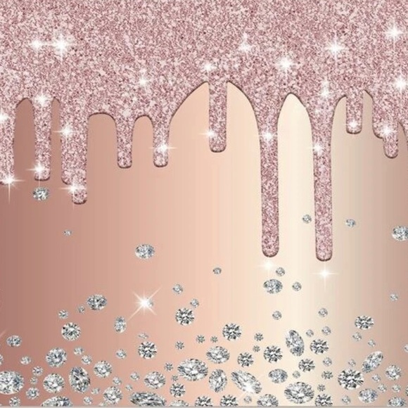 Meet your Posher, Lori Linn! - Picture 1 of 1